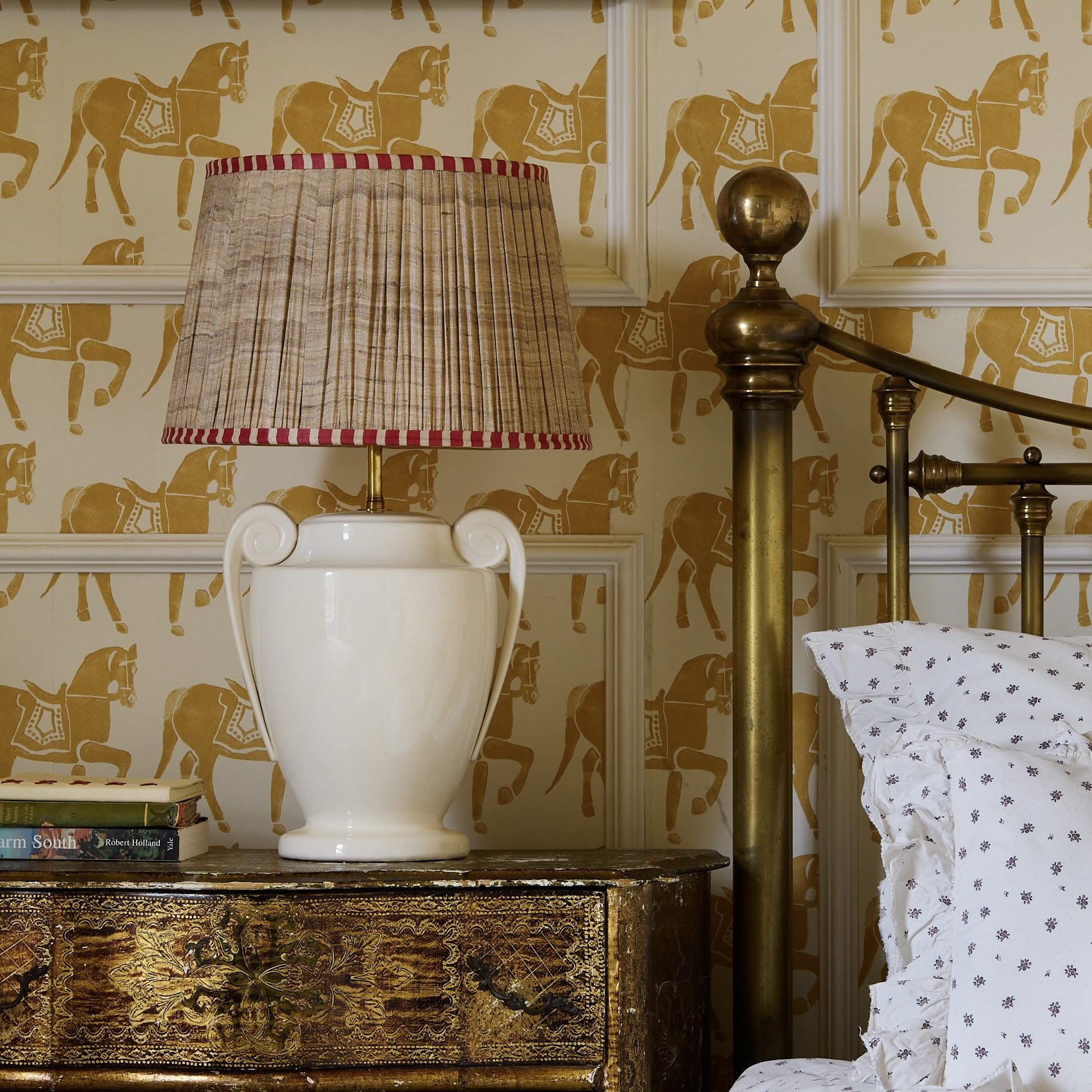 Cream Amphora Lamp (Seconds)