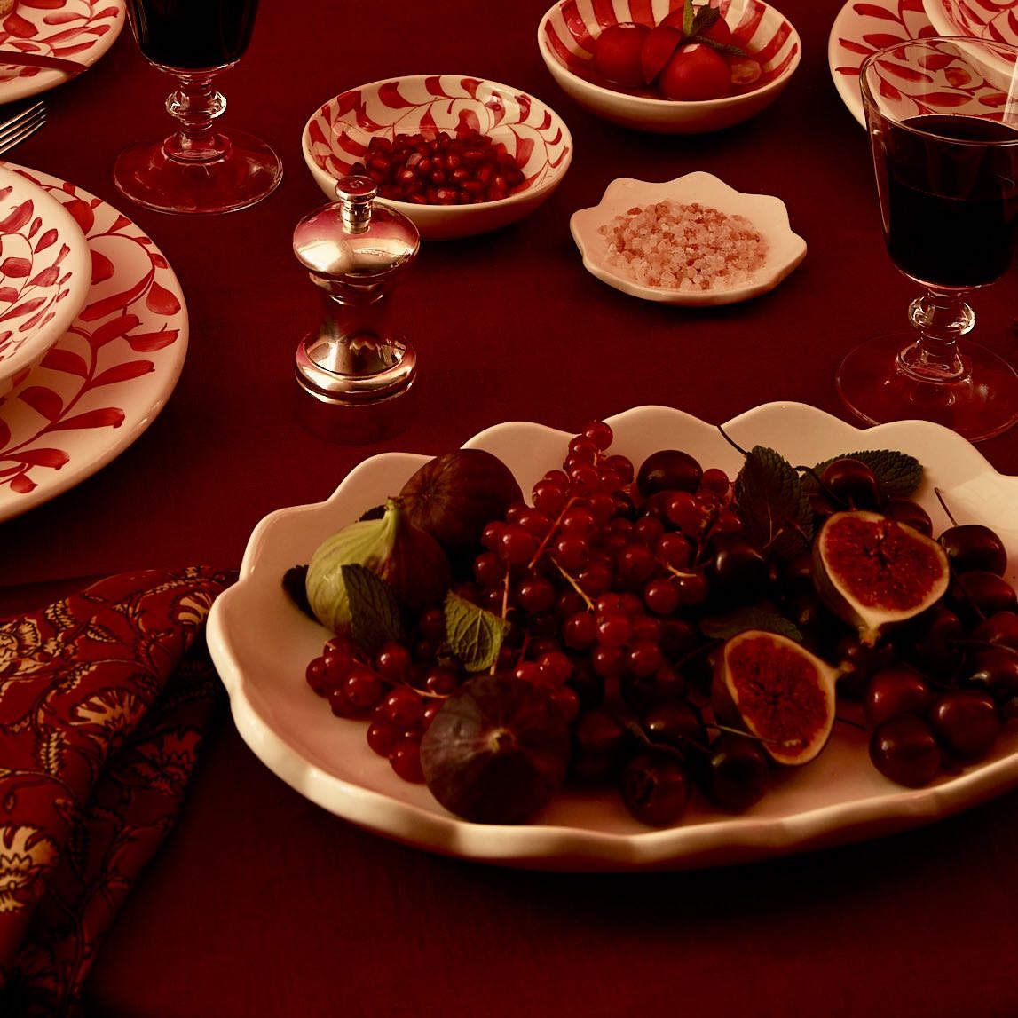 Small Scalloped Oval Platter (Seconds)
